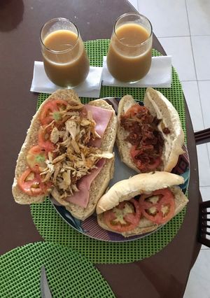 Una foto de Sándwich de pan francés