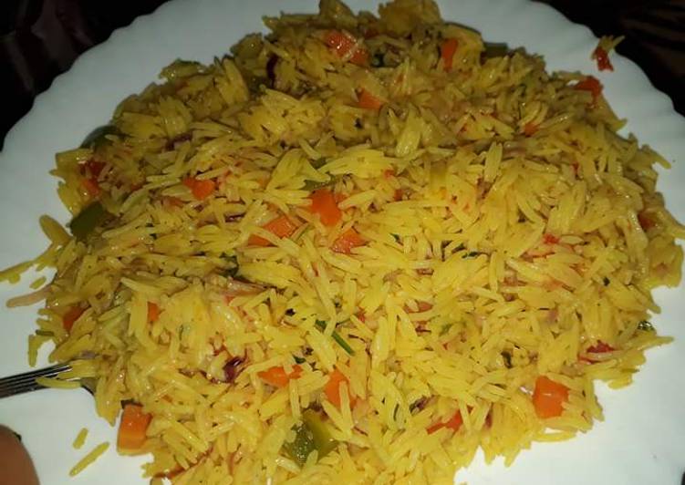 Simple Way to Make Quick Turmeric Fried Rice