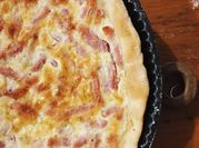 Une photo de quiche lorraine