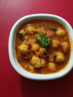 છોલે (Chhole Recipe In Gujarati) રેસીપી મુખ્ય ફોટો