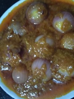 આખી ડુંગળી નુ શાક (Akhi Dungli Shak Recipe In Gujarati) રેસીપી મુખ્ય ફોટો