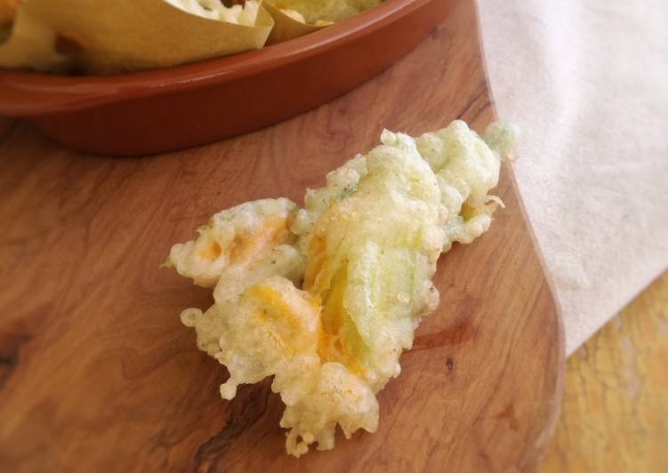 Fiori di zucca fritti