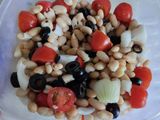 Salade de tomates, haricots blancs et olives 🍅