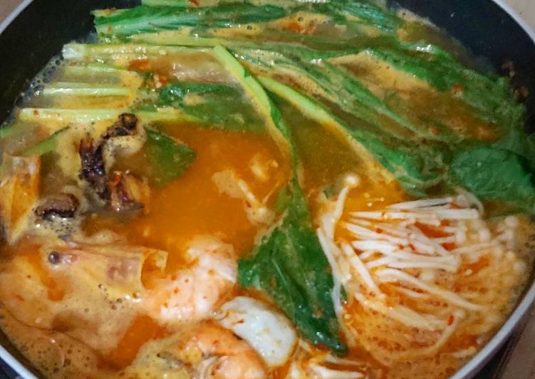 Rahasia Menyiapkan Suki Kuah Tomyam Seafood Segar 😍 yang Sempurna!