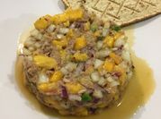 Una foto de ceviche de atún