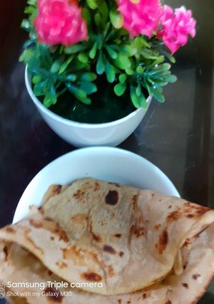 ঘি দিয়ে পরোটা রুটি(Ghee paratha roti recipe in bengali) রেসিপির প্রধান ছবি