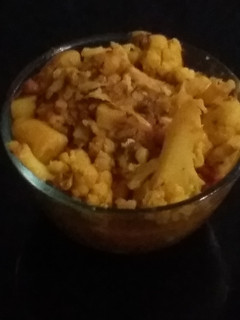 নিরামিষ আলু ফুলকপির ডালনা (niramish aloo foolkopir dalna recipe in Bengali) রেসিপির প্রধান ছবি