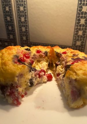 Foto di Dolcetto della domenica con ricotta e frutti rossi
