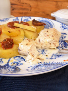 Una foto de Merluza con patatas y tomates secos (Crock pot)