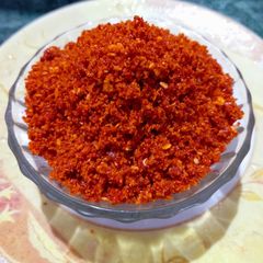A picture of Maharashtrian garlic chutney.