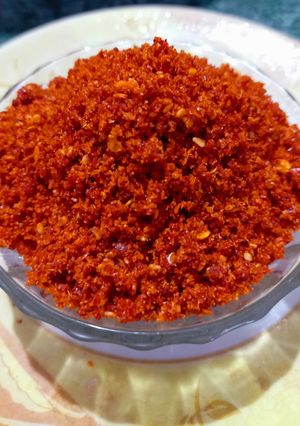 A picture of Maharashtrian garlic chutney.