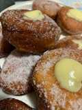 Krapfen ripieni alla crema (bomboloni alla crema)