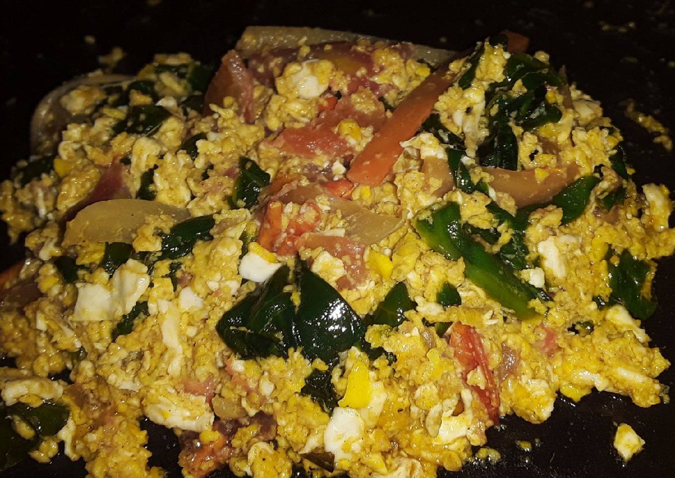 Huevo revuelto con espinacas