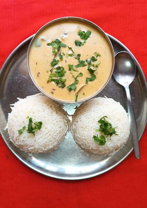 A picture of Kadhi Chawal.