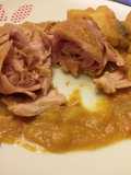 Redondos de pollo rellenos en salsa de manzana y cebolla