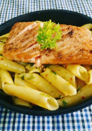 Foto resep Penne Aglio Olio with Salmon