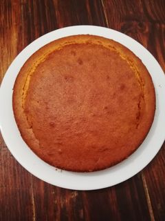 Una foto de Bizcocho 🥧 con flan 🍮 de sobre