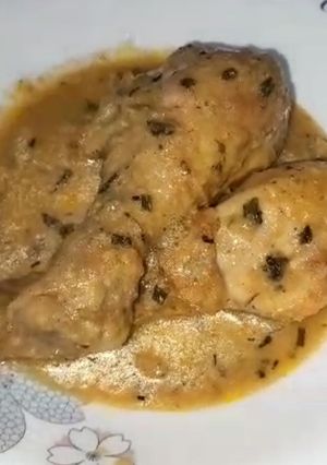 Una foto de Muslo de pollo al ajillo