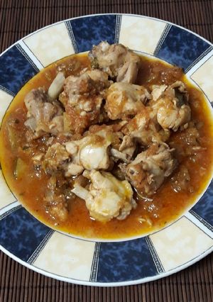 Una foto de Pollo con pisto