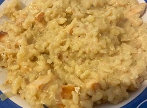Una foto de Risotto de arroz con pollo y azafrán