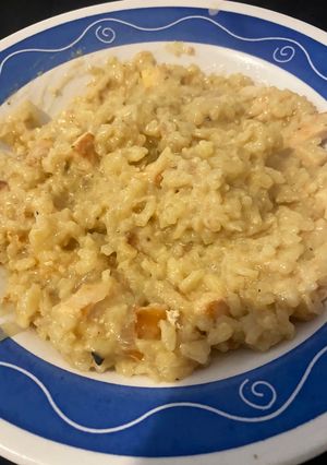 Una foto de Risotto de arroz con pollo y azafrán