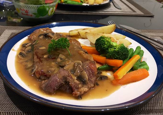 Sirloin steak mashroom sauce