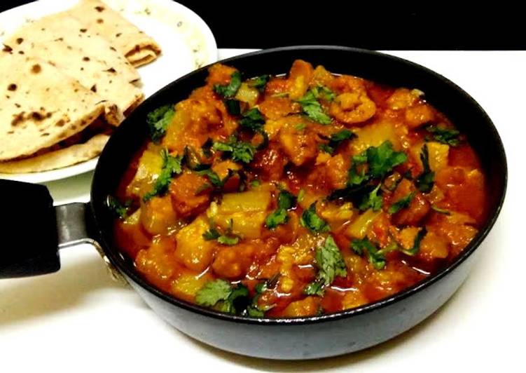 Simple Way to Prepare Award-winning Lauki aur Mangodi ki sabji