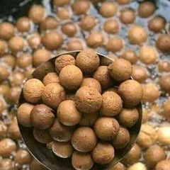 A picture of Guli suwa (milk balls).