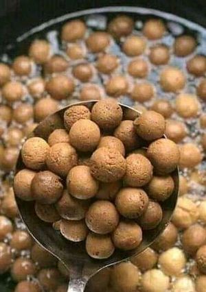 A picture of Guli suwa (milk balls).