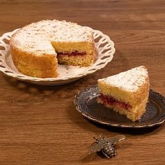 A picture of ★ My small Victoria sponge★.