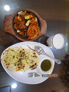 पनीर टिक्का बटर नॉन (Paneer tikka butter naan recipe in Hindi) रेसिपी मुख्य फोटो