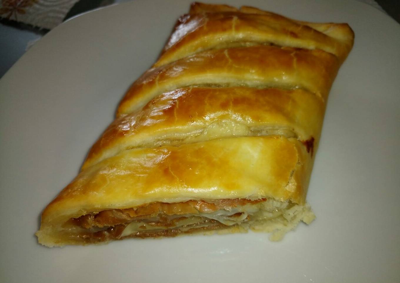 Parma ham and smoked cheese roll up pie