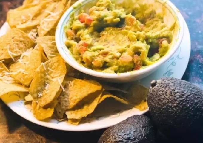 Easiest Way to Make Quick Guacamole salsa with nachos