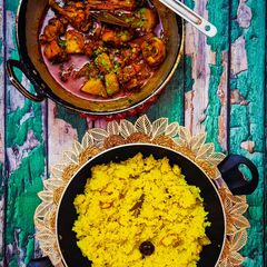 A picture of Bashonti Pulao r Chicken Kosha.