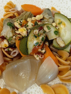 Una foto de Pasta con verduras y aliño
