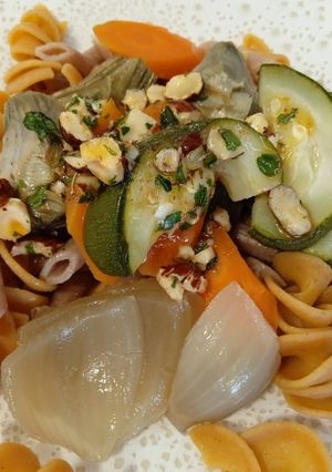 Una foto de Pasta con verduras y aliño