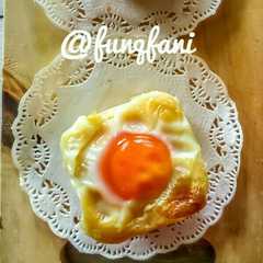 A picture of Korean Egg Bread (Gyeran Bbang).