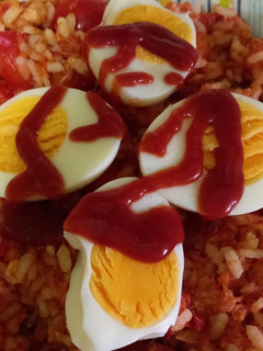 Una foto de Arroz hervido con salsa de cherrys