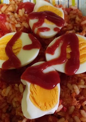 Una foto de Arroz hervido con salsa de cherrys