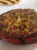 Aros de pimentón con tortilla de huevo