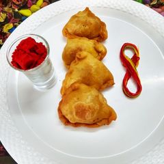 A picture of Dry peethi samosa.
