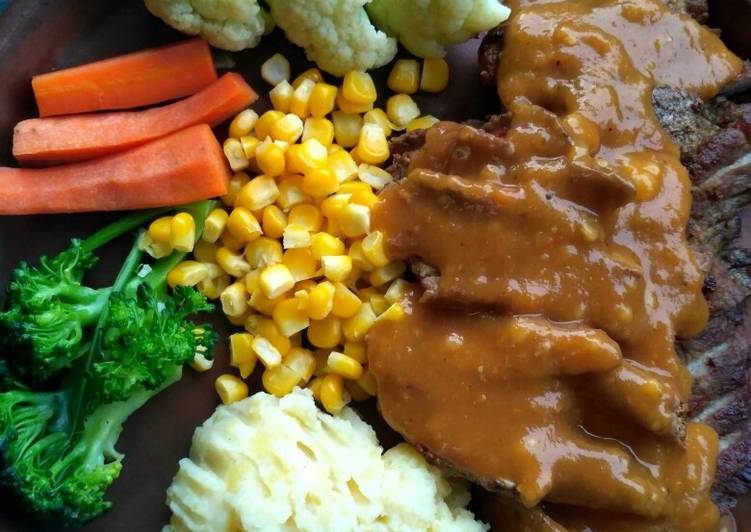 Steak Daging Sapi & Mashed Potatoes dgn Brown Sauce