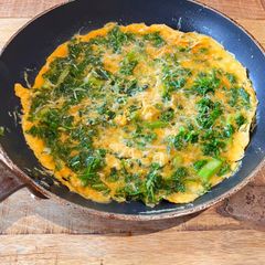 Curly kale omelette A picture of Curly kale omelette.