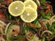 Una foto de fajitas de carne de ternera