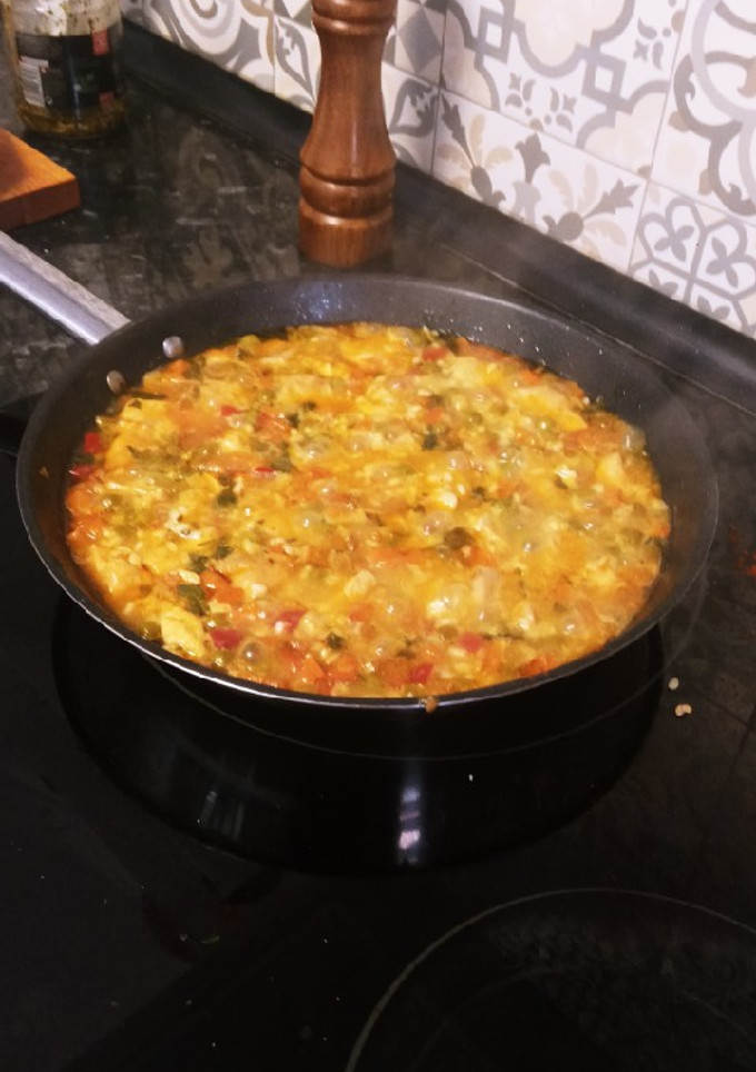 Una foto de Arroz al curry con vino tinto