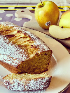 Foto di Plum-cake allo yogurt e mele