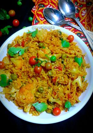 वेज पुलाव (Veg pulao recipe in Hindi) रेसिपी मुख्य फोटो