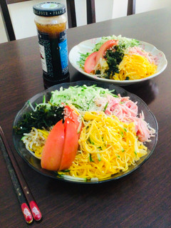 Una foto de Pasta fría al estilo Japonés JIYASI-TYUQUA 🇺🇾🇯🇵冷やし中華 Sabor verano