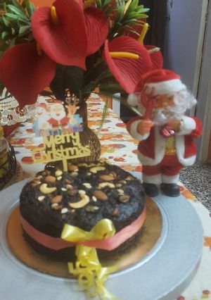 A picture of Christmas special eggless plum cake.