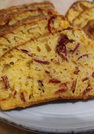 Une photo de Cake poivron, chorizo et Comté
